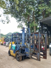 Komatsu FD25C-12-531383 Lắp kẹp vuông kẹp rác hoặc phế liệu - kẹp bông mở rộng 2.2 m