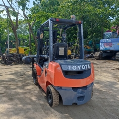 Xe nâng dầu toyota 8FD25-33403