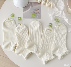 Tất Số 82-K Ngắn Cổ Bèo Hoạ Tiết Nổi