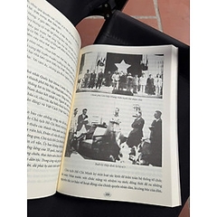 HỒ CHÍ MINH - HÀNH TRÌNH 79 MÙA XUÂN – Đỗ Hoàng Linh – Huy Hoàng Bookstore 225k – NXB Văn Học