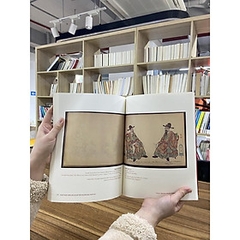 Nghệ Thuật Minh Họa Áo Mũ Thời Nguyễn Đầu Thế Kỷ XX - Alphabooks - 435k CK80