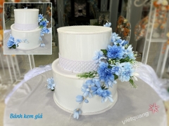 Bánh kem 2 tầng hoa xanh dương