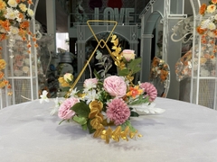 Giỏ hoa sắt tam giác decor trang trí