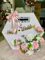 Thùng phong bì lục lăng hoa hồng trắng