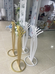 Đôn hoa sắt đế tròn 6 nan màu vàng có hoa