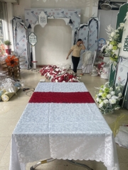Khăn trải bàn gấm hoa văn trắng 1.6 x 1.6 m