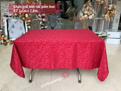 Khăn trải bàn gấm hoa văn đỏ 1.6 x 1.8 m