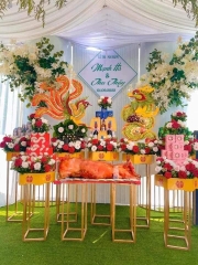 Đôn tráp đế vuông 4 nan thẳng màu vàng