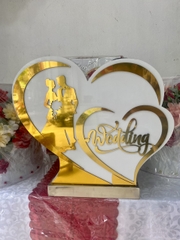 Thùng phong bì trái tim Alu gương vàng không hoa có đế