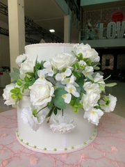 Bánh kem 2 tầng hoa trắng