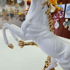 Tượng Tuấn mã tung vó trắng vàng 44 ( BLUX009 )