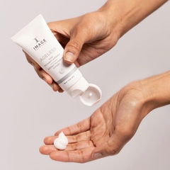 AGELESS TOTAL MICRODERM EXFOLIATOR / TẨY TẾ BÀO CHẾT VI TINH THỂ LOẠI BỎ SỪNG CHỨA PHỨC HỢP AHA & PHA