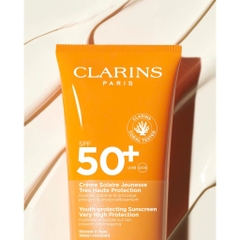 CLARINS YOUTH-PROTECTING SUNSCREEN VERY HIGH PROTECTION SPF50+: Kem Chống Nắng Toàn Diện, Bảo Vệ & Dưỡng Da