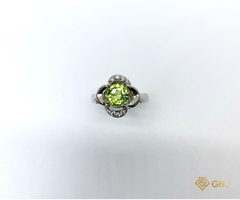 Nhẫn bạc nữ đính đá Peridot xanh lá tự nhiên.