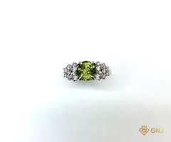 Nhẫn bạc cao cấp đính đá Peridot tự nhiên.
