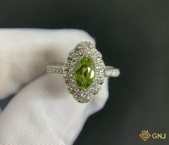 Nhẫn vàng đính đá Peridot tự nhiên