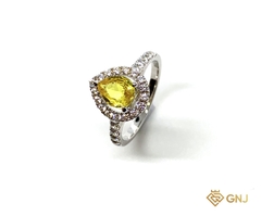 Nhẫn nữ vàng trắng 10k đá sapphire vàng giọt nước thiên nhiên.