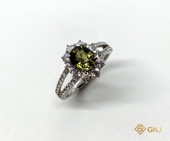 Nhẫn nữ Tourmaline thiên nhiên sang trọng.