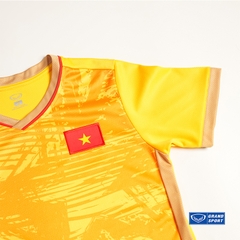 Áo Tập Luyện Đội Tuyển Việt Nam 2023 Grand Sport 038976 Vàng