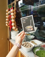 Bưu thiếp "Falling Phở You"