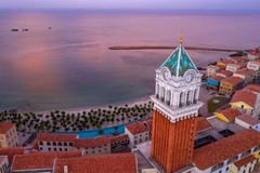 Khách sạn Curio by Hilton