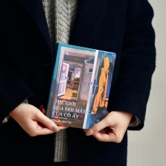 Sách - Thế Giới Qua Đôi Mắt Cá Của Cô Ấy (Tái Bản Có Bổ Sung)