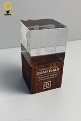Cúp gỗ - pha lê khắc chữ theo yêu cầu