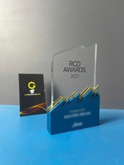 Cúp đa chất liệu (kim loại kết hợp với pha lê)