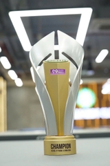 Cúp kim loại sang trọng