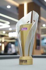 Cúp kim loại sang trọng