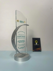 Cúp tặng nhân viên xuất sắc