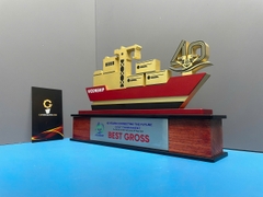 Cúp thiết kế riêng hình con tàu - Viconship