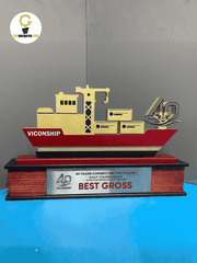 Cúp thiết kế riêng hình con tàu - Viconship