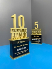 Cúp kim loại vinh danh nhân viên