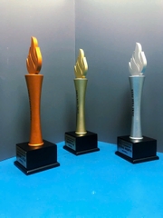 Cúp vinh danh cuộc thi