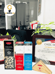 Cúp vinh danh nhân viên lâu năm