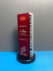 Cúp vinh danh nhân viên xuất sắc