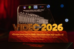 Cúp vinh danh hội nghị cao cấp 2026