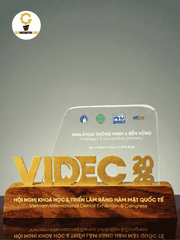 Cúp vinh danh hội nghị cao cấp 2026