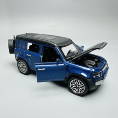 Mô Hình xe Land Rover Defender xanh tỉ lệ 1:36 Hợp kim có thể mở cửa - bánh sau chạy cót - Dài 12cm - rộng 5.5cm - cao 5cm nặng : 200gram - FULL BOX : box màu SKU : oto195