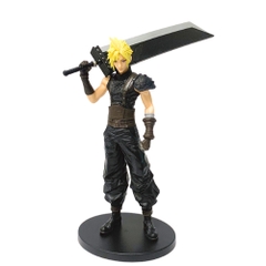 Mô hình Cloud Strife dáng đứng chiến đấu . Cao 22cm , nặng 260gram - box màu - K61-T3-S4