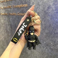 Móc Khóa Bat Man đứng cầm súng siêu ngầu . Dây móc dài : 10cm - Mô Hình Cao : 6cm - Nặng 50gram K77-T7-S6