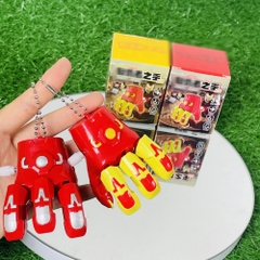 Đồ chơi găng tay vô cực đỏ chạy cót có móc treo - Cao : 6.9cm Nặng : 200gram - Đồ chơi trẻ em - Hộp Màu n5