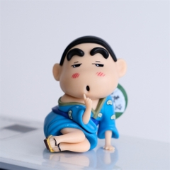 Mô Hình Shin bút chì pizama ngồi - Cao 10.5cm - nặng 100gram - Figure Cậu Bé Bút Chì - No Box - K21-T3-S7