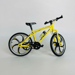 Mô Hình xe đạp vàng địa hình 1:8 Hợp kim - Dài 19.5cm - rộng 6cm - cao 11.5cm - nặng ~ 500gram - FULL BOX : box màu SKU : oto316 - N3-K12-T4-S3