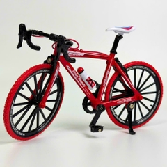 Mô Hình xe đạp đua màu đỏ. tỉ lệ 1:8 - Dài 19.5cm - rộng 5cm - cao 12cm - nặng : 200gram - FULL BOX . SKU : oto542b - K68-T3-S8