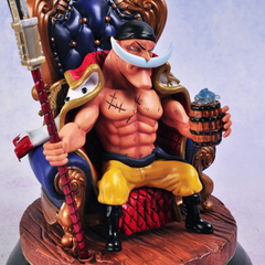 Mô hình đồ chơi - Tứ Hoàng Râu Trắng  ngồi ghế - One Piece - Có Hộp Màu - N3-T5