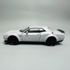 Mô Hình xe mustang trắng 1:32 Hợp kim - Có tiếng - đèn pha sáng - Dài 15cm - rộng 7cm - cao 4cm - nặng ~ 500gram - FULL BOX : box màu SKU : oto260 n3-k6-t4-s2