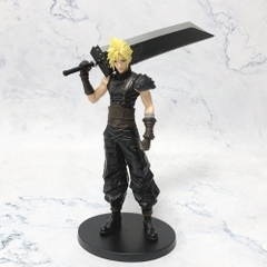Mô hình Cloud Strife dáng đứng chiến đấu . Cao 22cm , nặng 260gram - box màu - K61-T3-S4