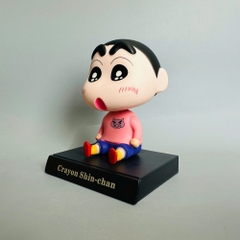 Mô Hình Shin áo hồng lắc đầu - cao 13cm - ngang 9cm - dọc 7cm - nặng 200gram + Hộp Màu N3-K26-T4-S3